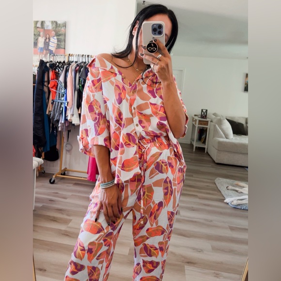 38. JANE & DELANCEY NWOT SOFT FLORAL BUTTON UP TOP - Picture 5 of 5